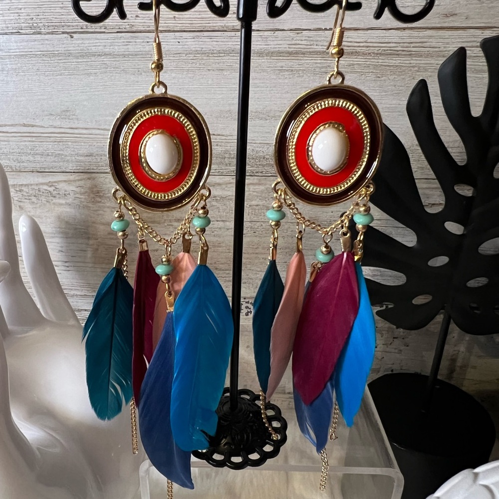 NWT shades of blues & pinks boho feather earrings. - Picture 4 of 6